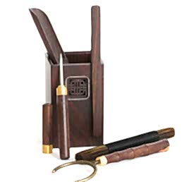 Инструменты, темное дерево