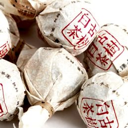 Белый чай прессованный